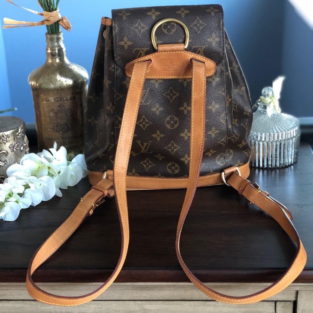 Louis Vuitton Montsouris MM - Picture 2 of 8